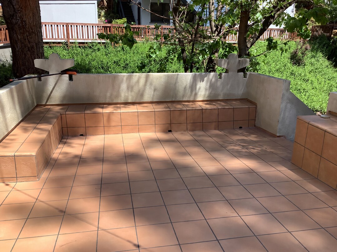 Built-in seating finish completed by California Decking & Waterproofing